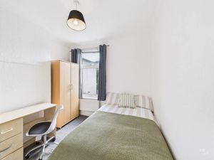 bedroom - click for photo gallery